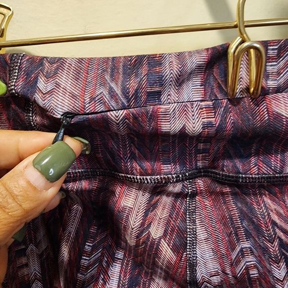 Fabletics Midrise Power Hold Zip Pocket Pattern capri leggings  XL - Picture 9 of 14
